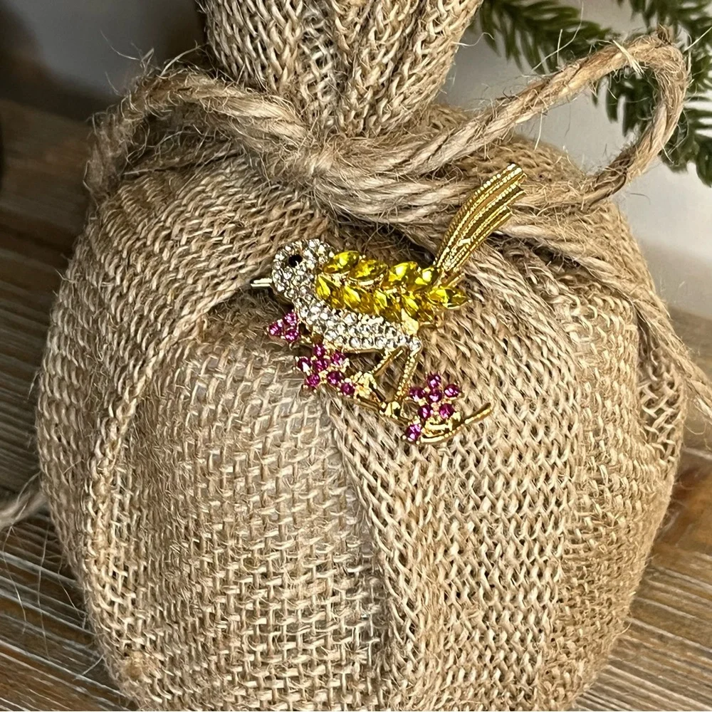 Vintage-Style Cubic Zirconia Magpie Bird on a Branch Brooch Pin. NWOT - Picture 3 of 6